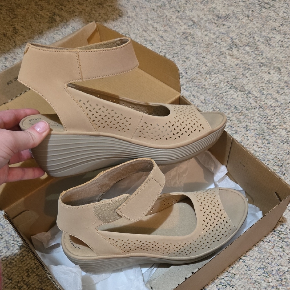 Women's Tan Wedge Sandals